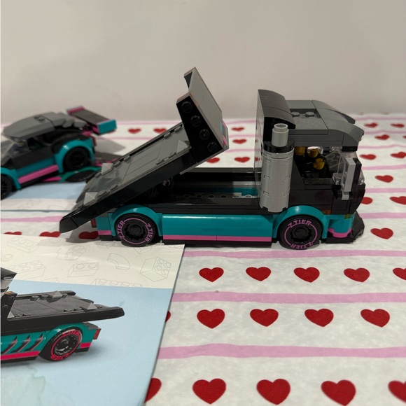 LEGO City 60406 Transporter Truck - Black and Teal - Picture 7 of 9
